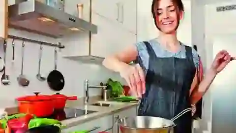 Kitchen tips of खाने में नमक-मिर्च हो गया है ज्यादा तो कम करने के लिए अपनाएं ये उपाय